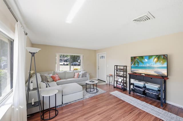 10222 Pine Drive, Boynton Beach FL 33437 - Boynton Beach, FL - Photo 6
