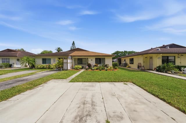 10222 Pine Drive, Boynton Beach FL 33437 - Boynton Beach, FL - Photo 4