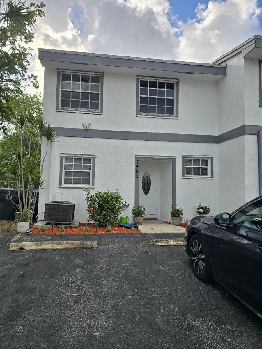 7900 SW 7th Place, North Lauderdale FL 33068