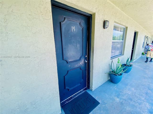 1702 S Dixie Hwy # 15, Lake Worth FL 33460 - Lake Worth, FL - Photo 2