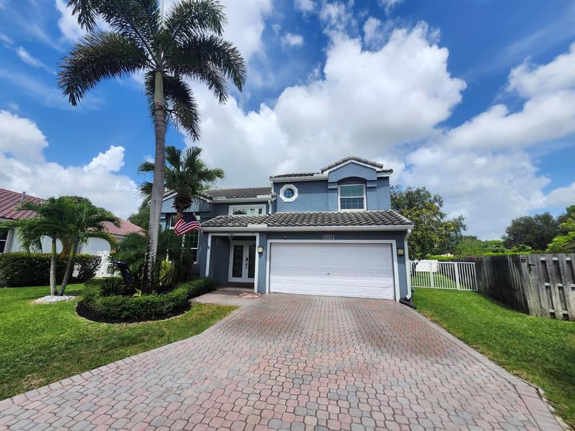 1582 NW 135th Avenue, Pembroke Pines FL 33028