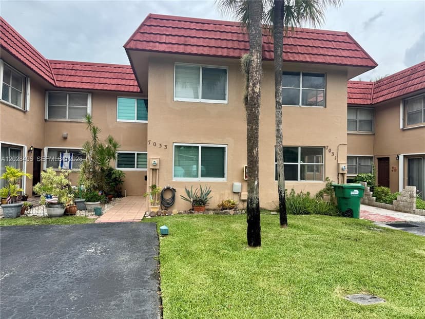 7033 NW 169th St, Hialeah FL 33015