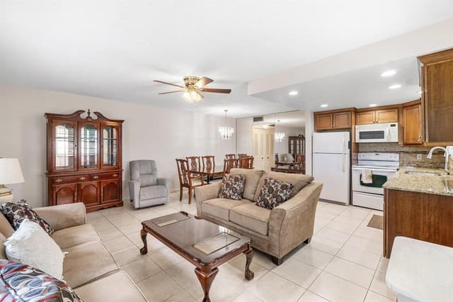 57 Canterbury, West Palm Beach FL 33417 - West Palm Beach, FL - Photo 7