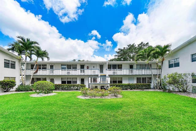 57 Canterbury, West Palm Beach FL 33417 - West Palm Beach, FL - Photo 3