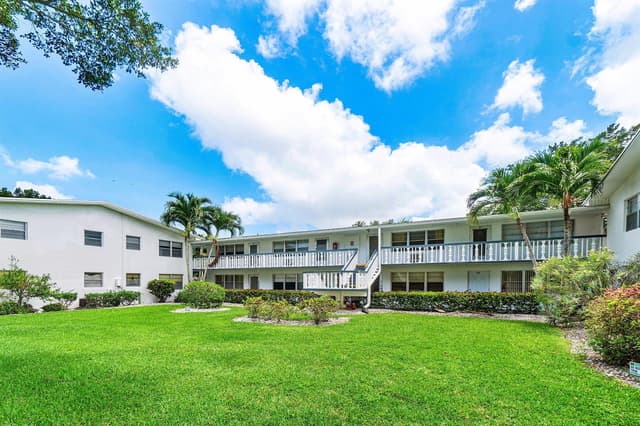57 Canterbury, West Palm Beach FL 33417 - West Palm Beach, FL - Photo 4
