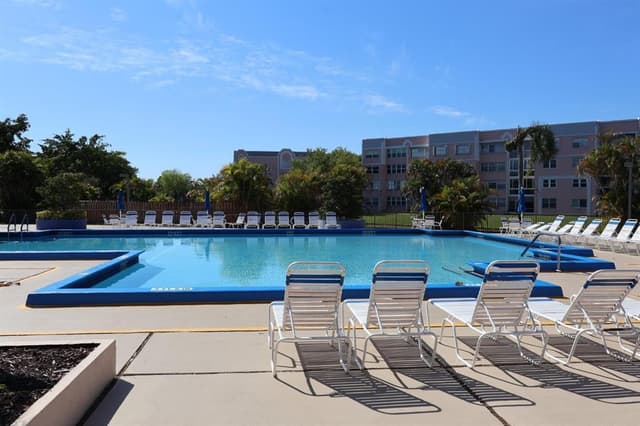10303 Sunrise Lakes Boulevard # 205, Sunrise FL 33322 - Sunrise, FL - Photo 4