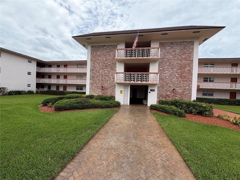 1100 HILLCREST COURT # 111, Hollywood FL 33021