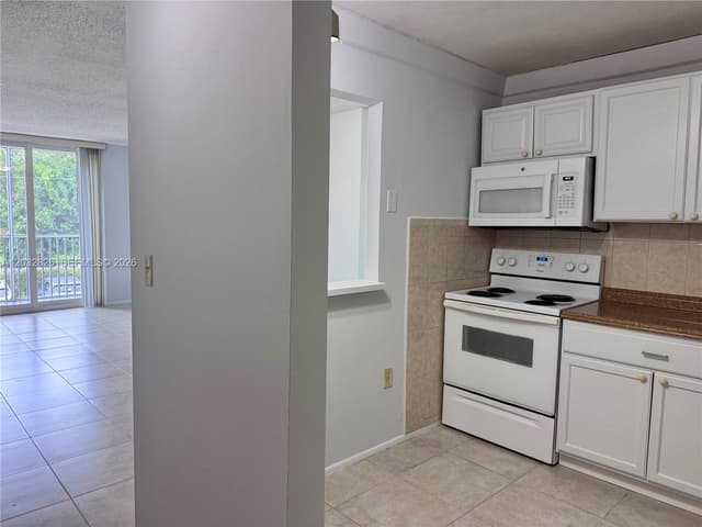 16950 W Dixie Hwy A232 Hwy # 232, North Miami Beach FL 33160 - North Miami Beach, FL - Photo 4