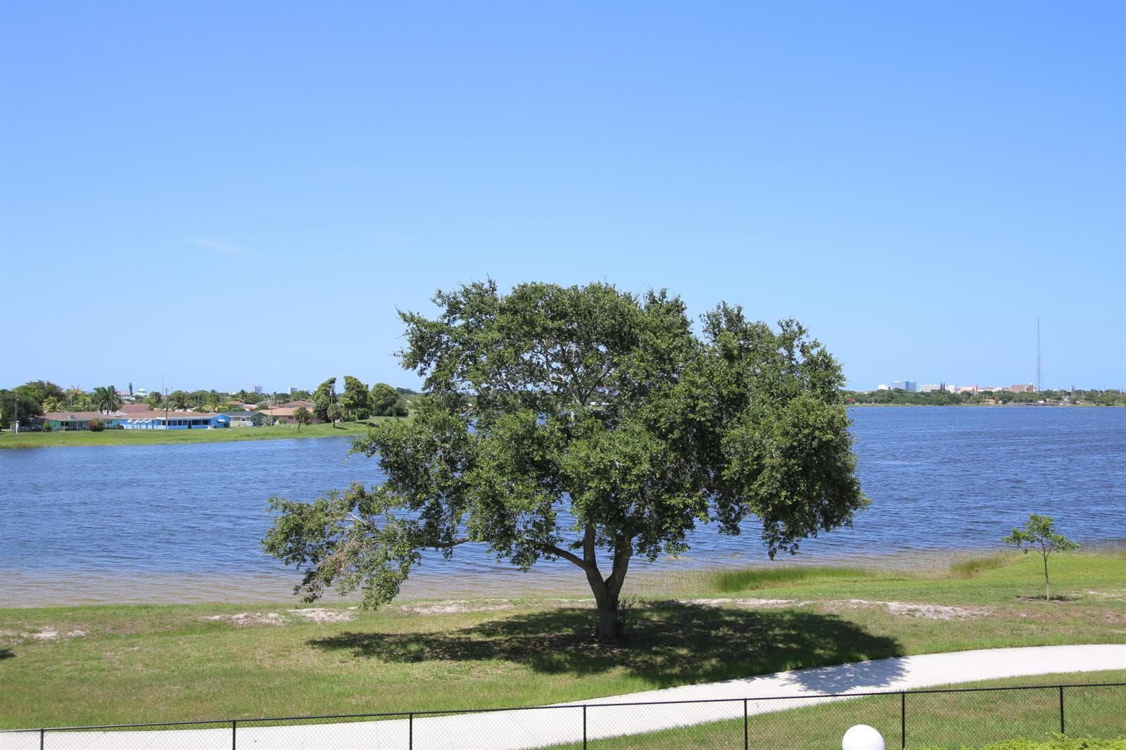 470 Executive Center Drive # 3b, West Palm Beach FL 33401