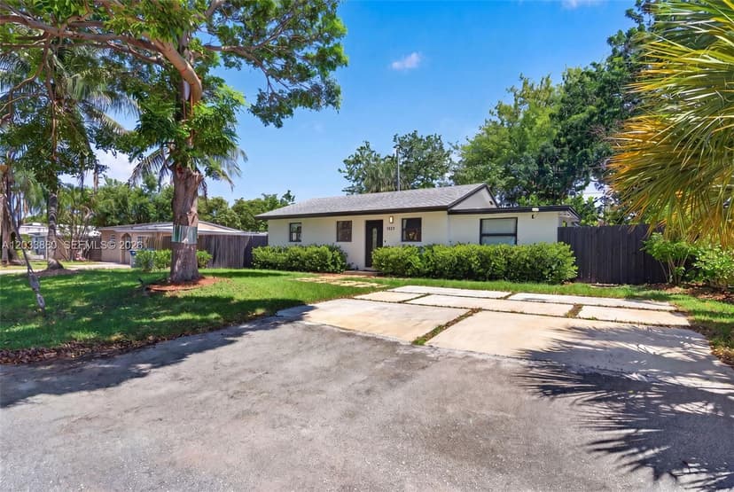 1464 NE 28th St, Pompano Beach FL 33064