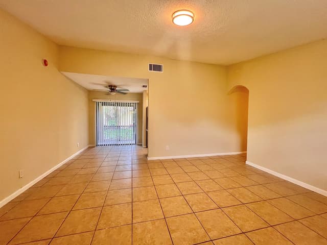 423 Glenwood Drive, West Palm Beach FL 33415 - West Palm Beach, FL - Photo 5