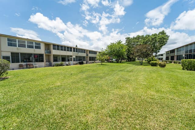 170 Kent J, West Palm Beach FL 33417 - West Palm Beach, FL - Photo 5