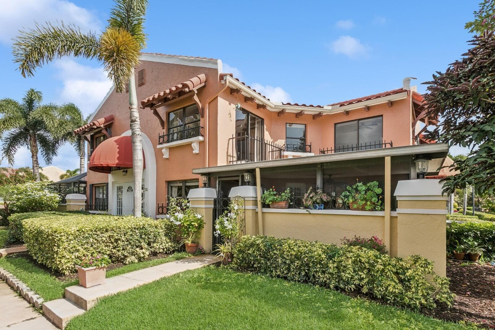 24 Uno Lago Drive, Juno Beach FL 33408