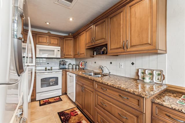 1051 Orange Terrace # 103, Delray Beach FL 33445 - Delray Beach, FL - Photo 7