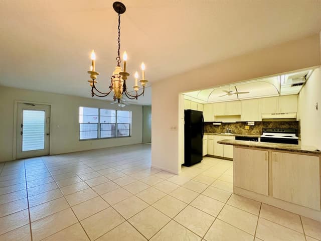 107 Wellington D, West Palm Beach FL 33417 - West Palm Beach, FL - Photo 3