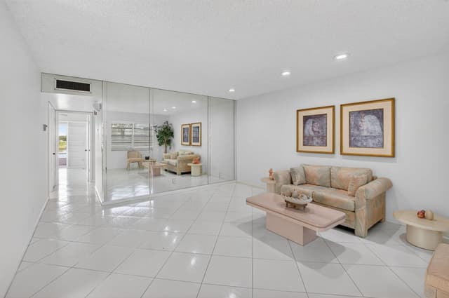 955 Normandy Trail, Delray Beach FL 33484 - Delray Beach, FL - Photo 5