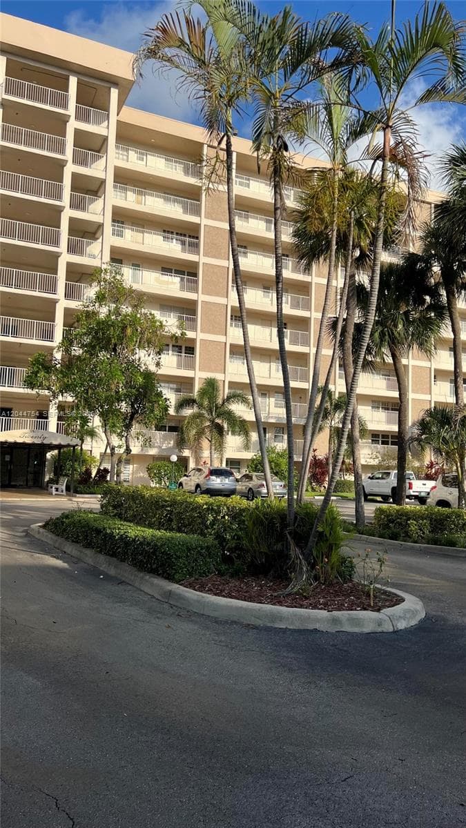 2901 S Palm Aire Dr # 408, Pompano Beach FL 33069 - Pompano Beach, FL - Photo 1