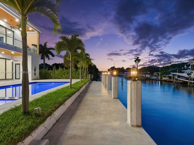 2 Sunset Ln, Lauderdale By The Sea FL 33062 - Lauderdale By The Sea, FL - Photo 2