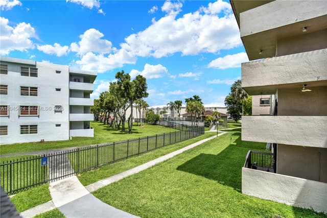 1101 SW 122nd Ave # 205, Miami FL 33184 - Miami, FL - Photo 4