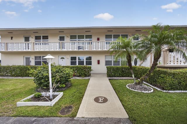 127 Chatham F, West Palm Beach FL 33417 - West Palm Beach, FL - Photo 2