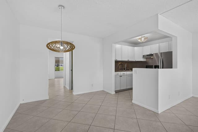 127 Chatham F, West Palm Beach FL 33417 - West Palm Beach, FL - Photo 6