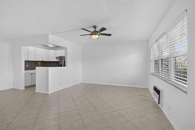 127 Chatham F, West Palm Beach FL 33417 - West Palm Beach, FL - Photo 5