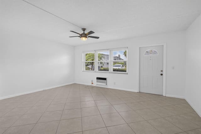 127 Chatham F, West Palm Beach FL 33417 - West Palm Beach, FL - Photo 4