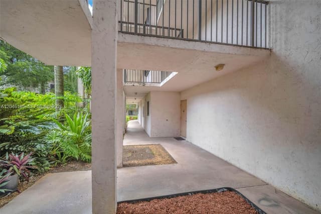 4720 SW 62nd Way # 103, Davie FL 33314 - Davie, FL - Photo 3