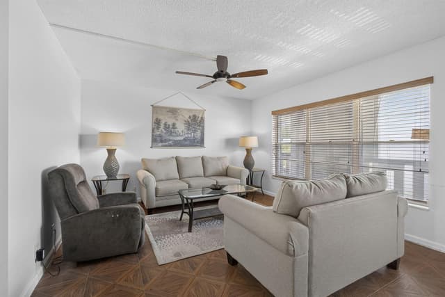 307 Wellington C, West Palm Beach FL 33417 - West Palm Beach, FL - Photo 4