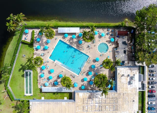 233 Brittany E, Delray Beach FL 33446 - Delray Beach, FL - Photo 2