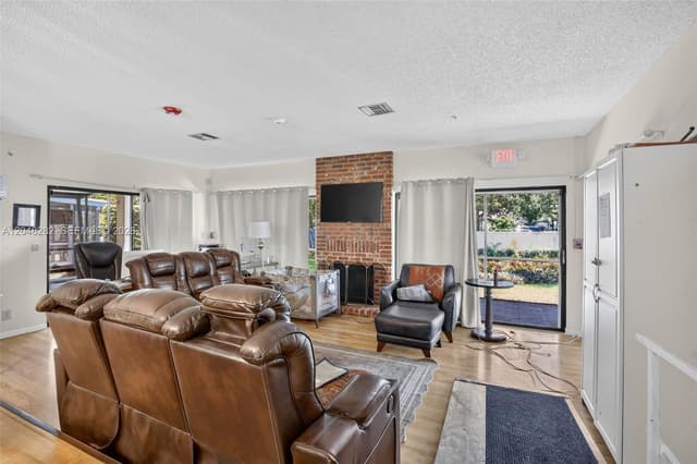 12104 Landing Way, Cooper City FL 33026 - Cooper City, FL - Photo 5