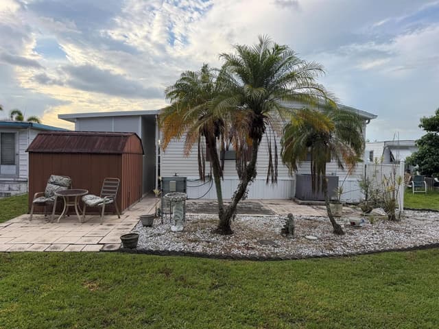2141 SW 87th Terrace, Davie FL 33324 - Davie, FL - Photo 2