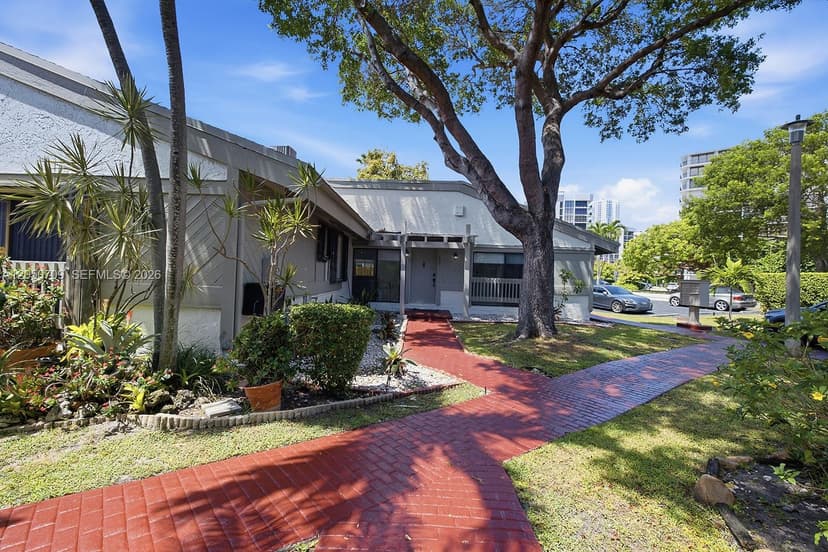 605 Leslie Dr, Hallandale Beach FL 33009