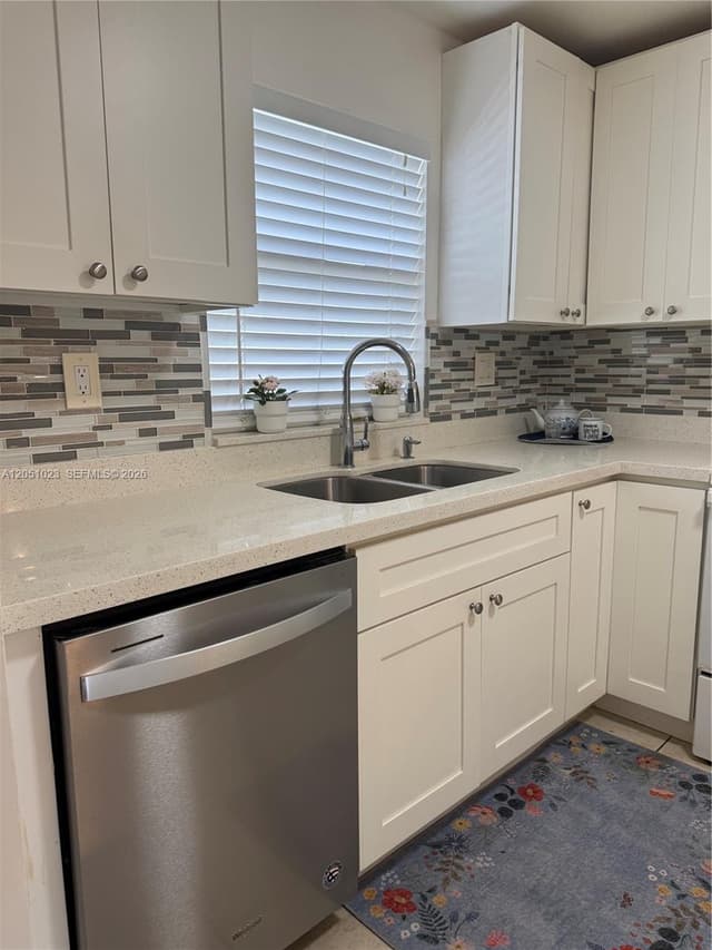 9540 Sunrise Lakes Blvd # 208, Sunrise FL 33322 - Sunrise, FL - Photo 2