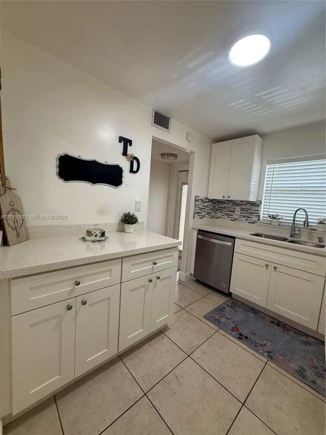 9540 Sunrise Lakes Blvd # 208, Sunrise FL 33322 - Sunrise, FL - Photo 6