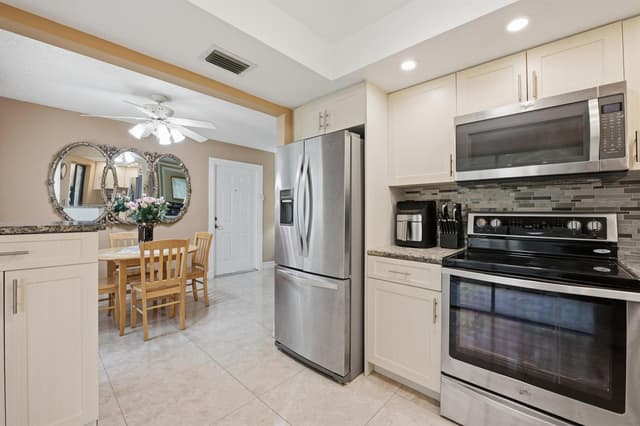 54 Capri B, Delray Beach FL 33484 - Delray Beach, FL - Photo 3