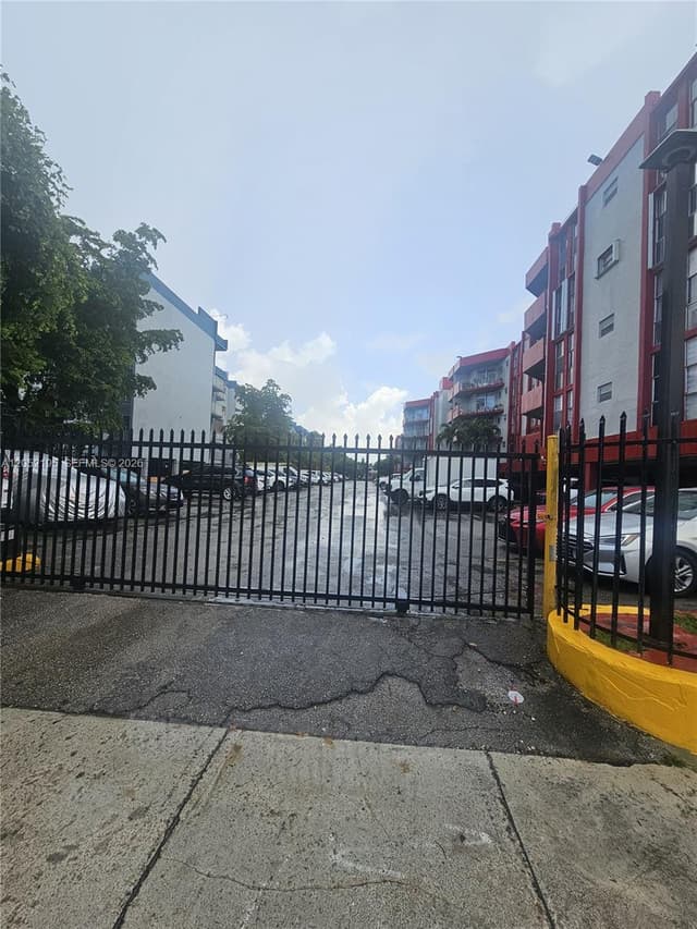 1750 W 46th St # 518, Hialeah FL 33012 - Hialeah, FL - Photo 4