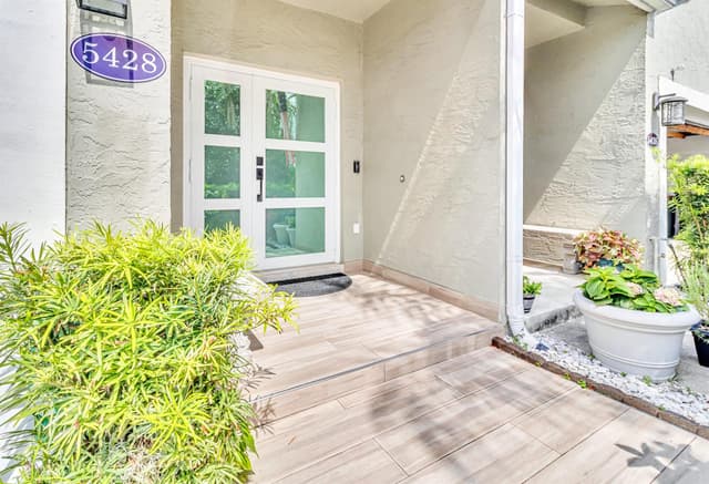 5428 Pointe Villa Drive, Lighthouse Point FL 33064 - Lighthouse Point, FL - Photo 2