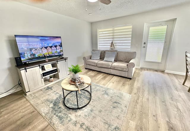 277 CHATHAM N, West Palm Beach FL 33417 - West Palm Beach, FL - Photo 2
