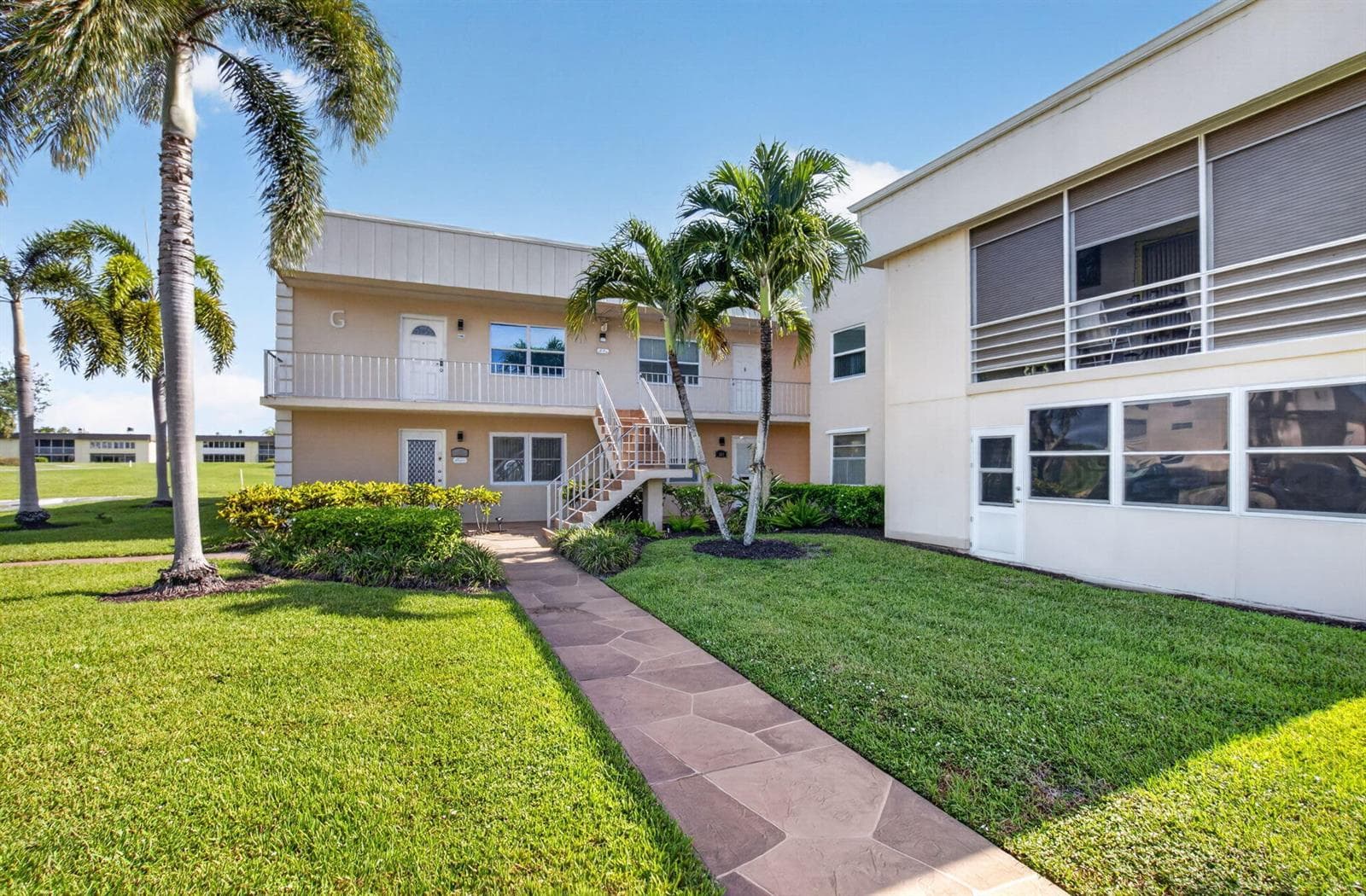 332 Capri G, Delray Beach FL 33484 - Delray Beach, FL - Photo 1