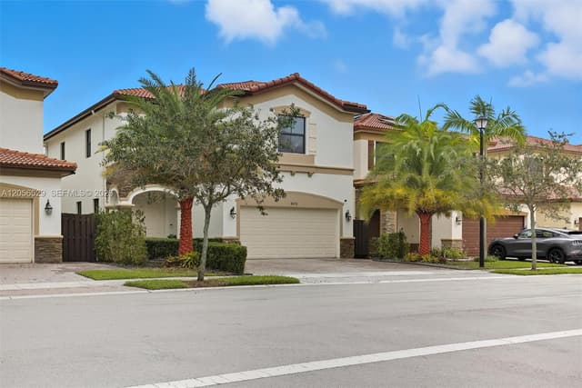 8870 NW 99th Path, Doral FL 33178 - Doral, FL - Photo 2