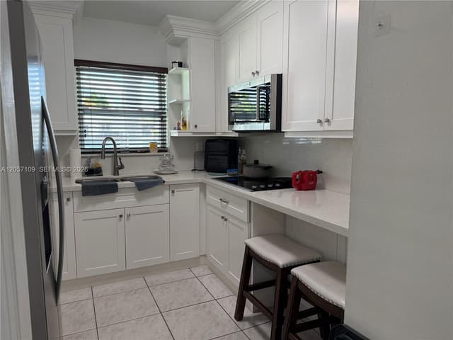 10571 SW 27th St, Miami FL 33165 - Miami, FL - Photo 6