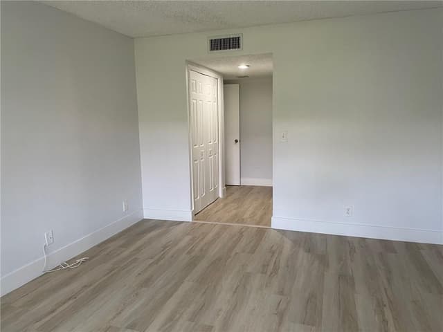 235 LAKEVIEW Drive # 102, Weston FL 33326 - Weston, FL - Photo 4