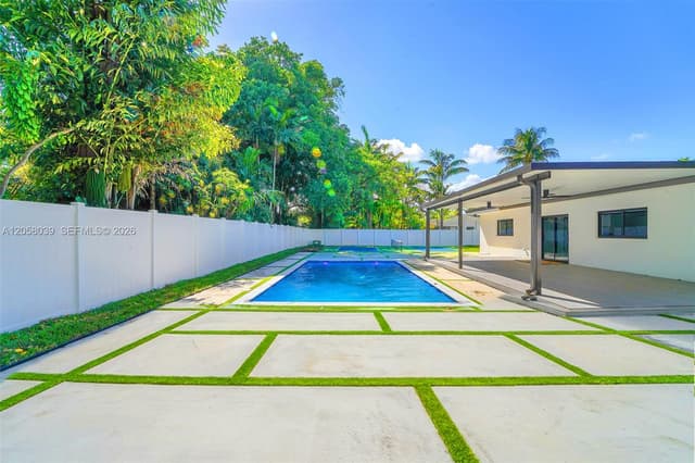 8820 SW 182nd Ter, Palmetto Bay FL 33157 - Palmetto Bay, FL - Photo 4