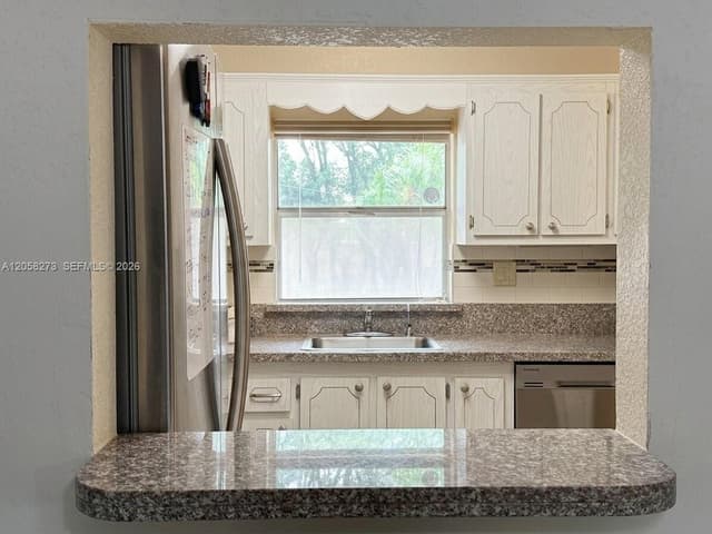 9801 Sunrise Lakes Blvd # 203, Sunrise FL 33322 - Sunrise, FL - Photo 5