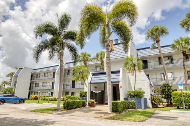 4471 Luxemburg Court # 206, Lake Worth FL 33467 - Lake Worth, FL - Photo 5