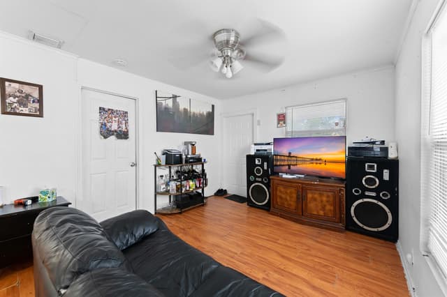 947 43RD Street, West Palm Beach FL 33407 - West Palm Beach, FL - Photo 5