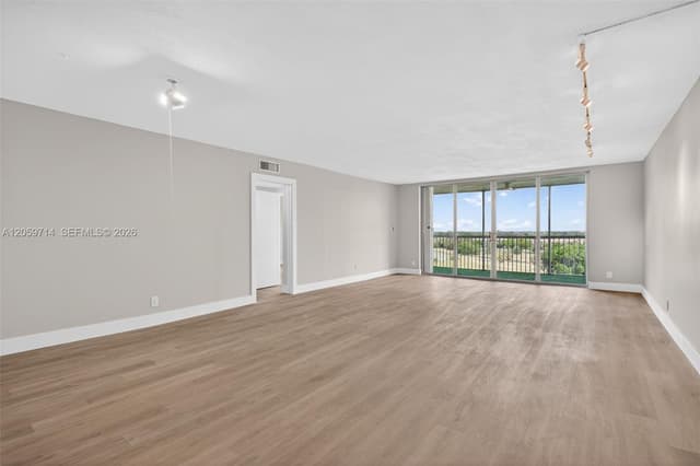 3090 N Course Dr # 807, Pompano Beach FL 33069 - Pompano Beach, FL - Photo 2