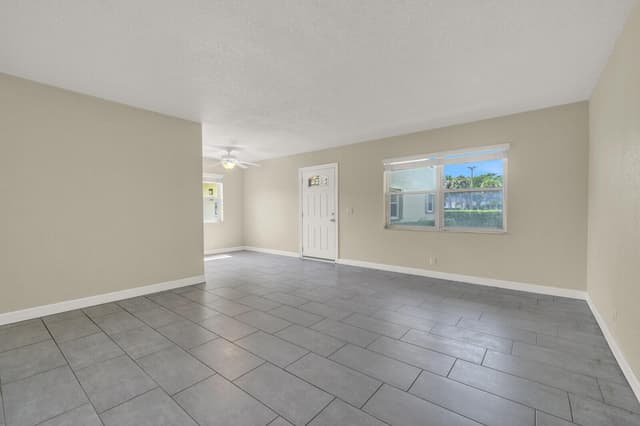 742 Normandy P, Delray Beach FL 33484 - Delray Beach, FL - Photo 4