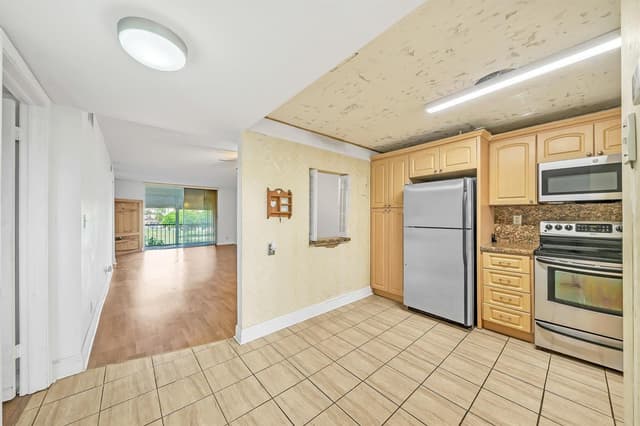 8980 S HOLLYBROOK Boulevard # 204, Pembroke Pines FL 33025 - Pembroke Pines, FL - Photo 7
